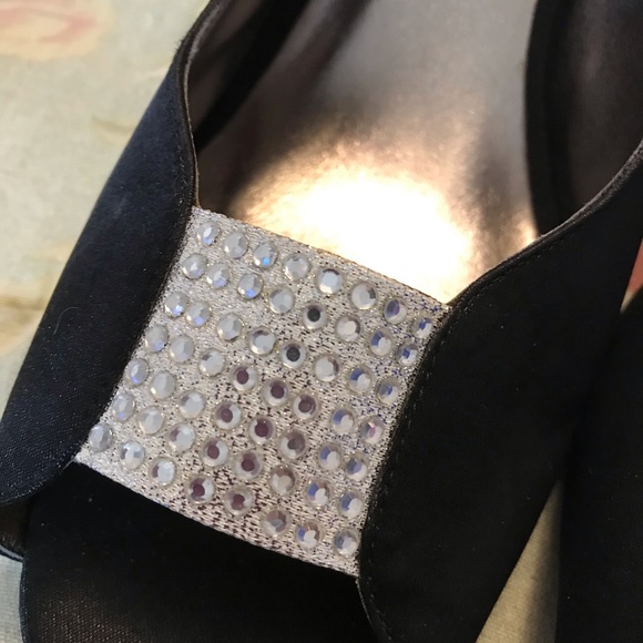 VIA ACCENTI SlingBack Buckle heels 9W, Black satin - Picture 3 of 8